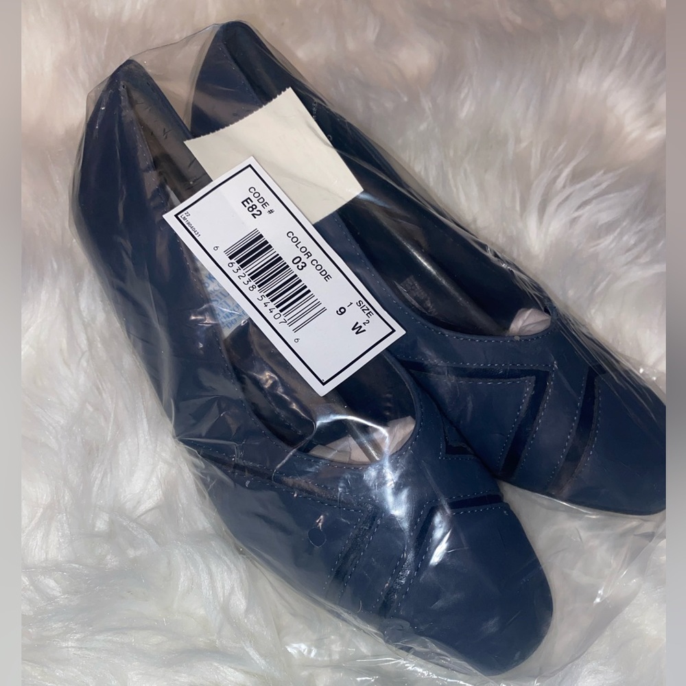Comfort-well By Beacon Elsa Woman's Shoe 9 W (Navy Blue)
